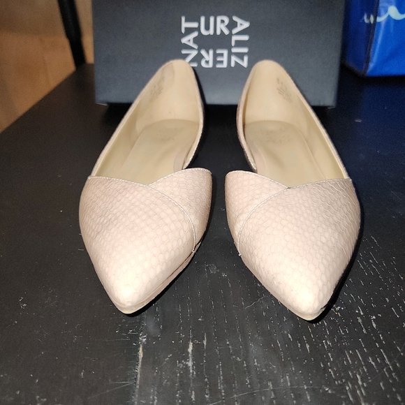 Naturalizer Point Toe Flats, Nude snake 😍🐍 Like new! Size 7 - Picture 4 of 10